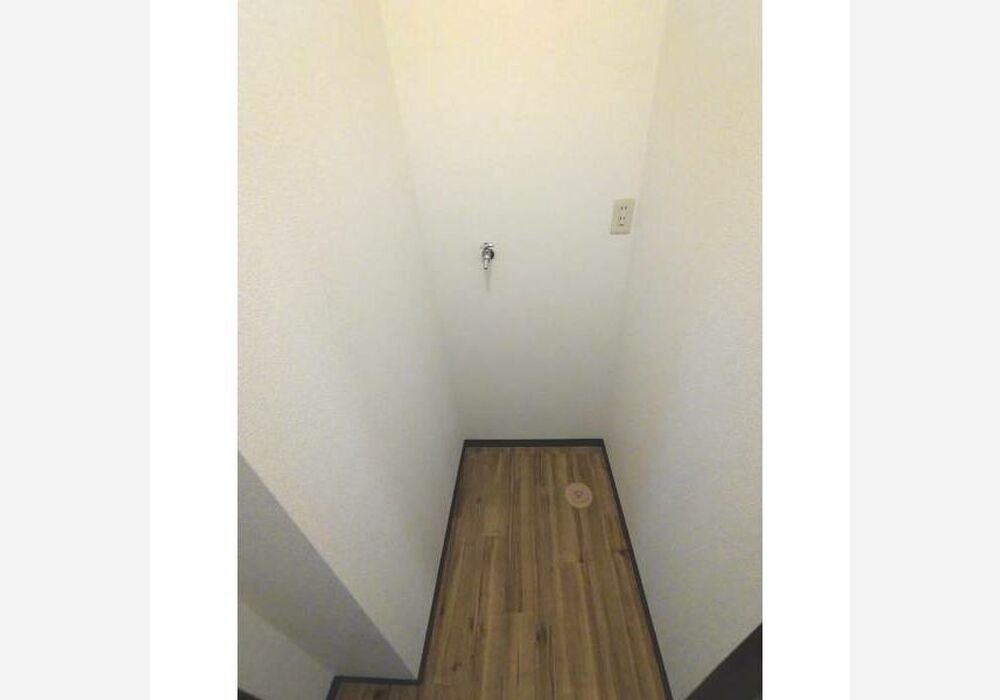 r0005195993164250403105